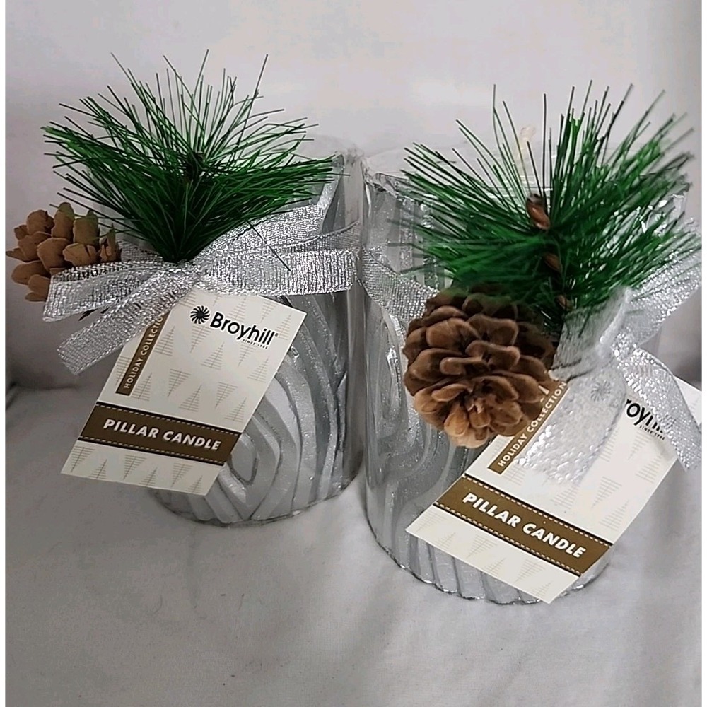 Broyhill Holiday‎ Collection Silver Metallic Wood Grain Pillar Candles Set of 2